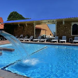 Regineh Hotel
